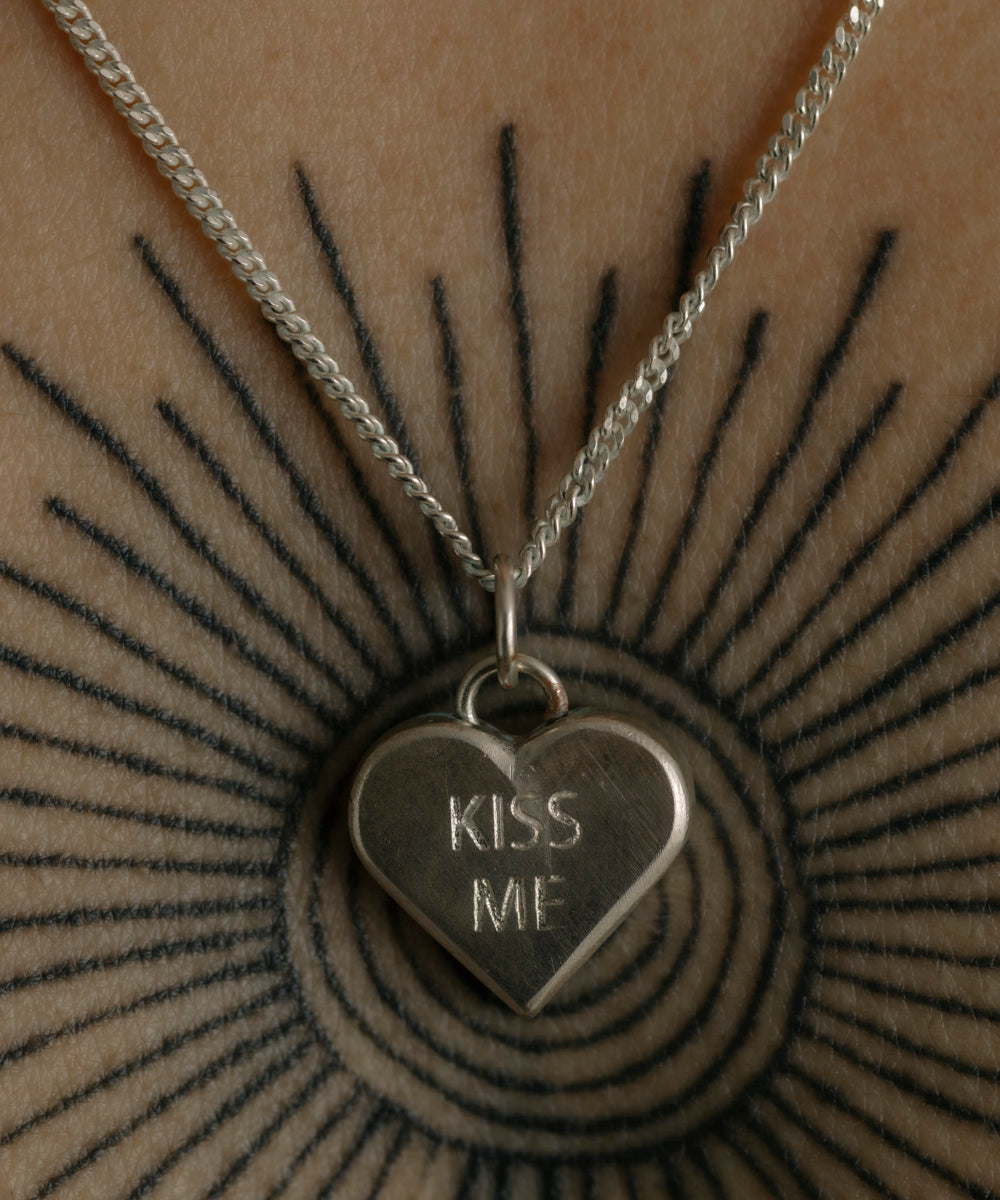 FACETASM×Vibe Harsløf KISS ME NECKLACE